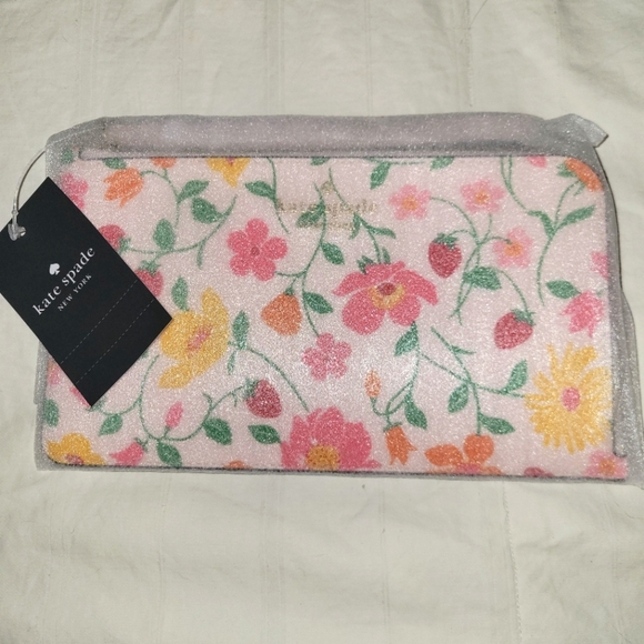 NWT Kate Spade Strawberry Garden Medium Wristlet - Picture 9 of 10